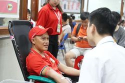 Tôn vinh 100 tấm gương đã hiến gần 4.500 đơn vị máu, tiểu cầu