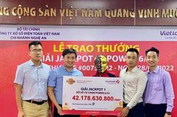 Vietlott lại tiếp tục phải chi tiền tỷ khi xuất hiện thêm các chủ nhân giật giải Jackpot