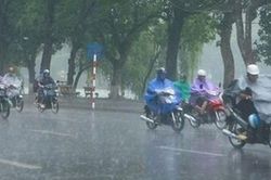 Bắc bộ mưa giông rải rác nhưng ngày vẫn oi bức
