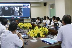 Khám, chữa bệnh từ xa: Nâng cao năng lực tuyến y tế cơ sở