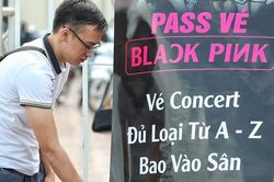Vỡ mộng làm giàu, phe vé đua nhau 'xả lỗ' vé xem show diễn Blackpink