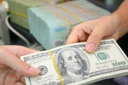 Giá USD tại ngân hàng bật tăng trở lại