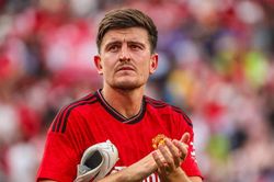 Tin chuyển nhượng MU 28/7: MU bất ngờ 'quay xe' với Dean Henderson, Maguire chọn gia nhập ông lớn châu Âu