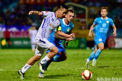 Hà Nội tạm chiếm ngôi đầu V-League