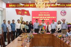 Bí thư Tỉnh ủy Đồng Tháp trao quyết định công tác cán bộ