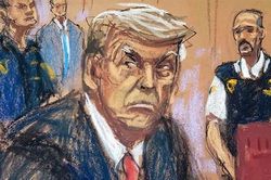 Ông Trump bị tố xúi giục nhân viên xóa video ở dinh thự riêng, cản trở điều tra