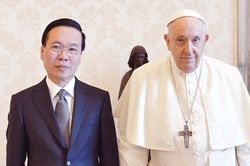 Chủ tịch nước Võ Văn Thưởng gặp Giáo hoàng Francis
