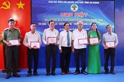 Họp mặt biểu dương điển hình người cao tuổi An Giang