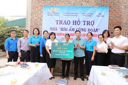 Trao hỗ trợ xây nhà 'Mái ấm công đoàn'