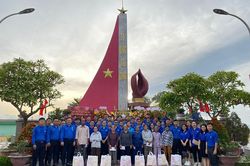 Thắp nến tri ân nhân kỷ niệm 76 năm Ngày thương binh - liệt sĩ