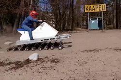 Độc đáo xe điện 18 bánh 'lướt' trên nhiều địa hình