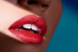Mẹo chọn son khắc phục môi thâm