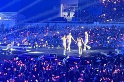 Mãn nhãn với hình ảnh lung linh bên trong shows BlackPink