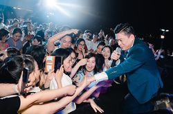 'Anh Hai' Lam Trường đáp ứng yêu cầu đặc biệt của fan vì 'bố cháu bằng tuổi chú'