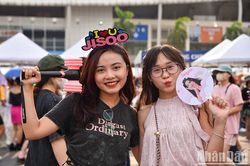 Sân vận động Mỹ Đình chật cứng người hâm mộ tham gia đêm nhạc của Blackpink