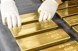 Giá vàng hôm nay 29/7/2023: Giá vàng dò đáy, thị trường chịu 'cú sốc kép', thời điểm thích hợp để mua vào?