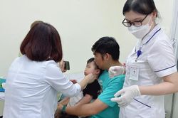Cháu bé 3 tuổi phải khâu 30 mũi vì bị chó thả rông cắn