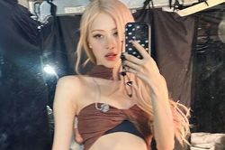 BlackPink đăng ảnh gợi cảm trước giờ diễn ở Mỹ Đình