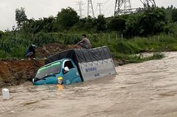 Vì sao một đoạn cao tốc Phan Thiết - Dầu Giây 'ngập như sông'?