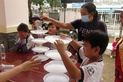 Tạo sân chơi hè cho trẻ em thị trấn Tri Tôn