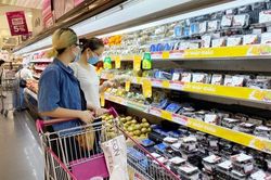 CPI tăng 0,45% do giá lương thực, thực phẩm, điện sinh hoạt