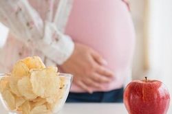 Bác sĩ tại nhà: Phụ nữ mang bầu nên hạn chế đồ uống ngọt