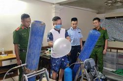Triệt phá kho sản xuất 'bóng cười' với số lượng lớn