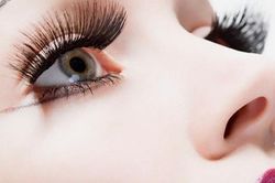 Gắn mi giả có gây hại cho mắt?