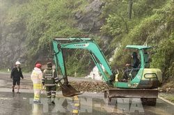 Vụ sạt lở nghiêm trọng trên đèo Bảo Lộc vùi lấp trạm CSGT