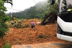 Thông tin mới nhất vụ sạt lở ở đèo Bảo Lộc khiến 3 CSGT và 1 người dân bị mất tích