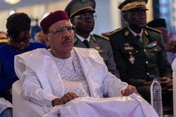 ECOWAS ra tối hậu thư, để ngỏ khả năng dùng vũ lực; giới lãnh đạo quân sự Niger cảnh báo điều gì?