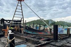 Thông tin nguyên nhân vụ cháy 5 tàu cá ở Nghệ An