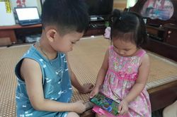 Chuyên gia tiết lộ bí quyết giúp trẻ 'cai nghiện' máy tính, tivi