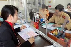 Từ ngày 15/8/2023, bán xe phải giữ lại giấy đăng ký và biển số xe
