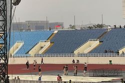 'Khóc thét' trước cảnh xếp hàng đi vệ sinh tại sân vận động Mỹ Đình