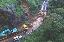 Sạt lở đèo Bảo Lộc: Huy động hơn 200 người tìm kiếm 3 cảnh sát giao thông và 1 người dân mất tích