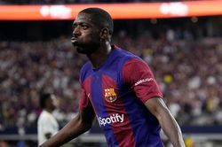 Barcelona đả bại Real Madrid 3-0 trong ngày Dembele đã chứng minh xứng đáng ở lại Camp Nou