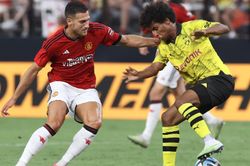 Dalot lập 'siêu phẩm', MU vẫn thua ngược Dortmund trên đất Mỹ
