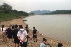 Thêm một nạn nhân đuối nước ở bãi tắm tự phát trên sông Lô