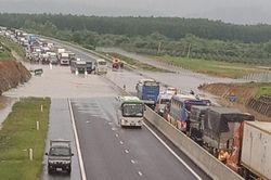 Rà soát lại thiết kế, tìm nguyên nhân gây ngập ở cao tốc Phan Thiết-Dầu Giây