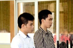 Gặp 'tình địch' nói chuyện với bạn gái, thanh niên mang dao chém trọng thương