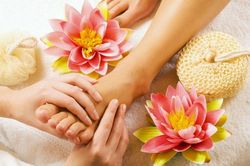 Lợi ích của việc massage chân trước khi ngủ