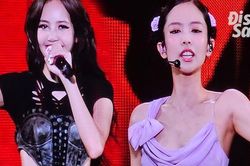 Riêng mình Lisa xõa tóc, Jennie là 'bà hoàng ruy băng' trong Born Pink Hà Nội ngày 2