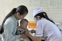 Lào Cai được phân bổ 4000 liều vắc-xin '5 trong 1' để tiêm chủng trong tháng 8