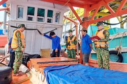 Tàu cá hoán đổi công năng để chở 50.000 lít dầu DO không rõ nguồn gốc