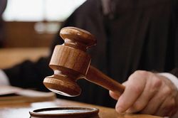 Đá vỡ lá lách con dâu vì tội tiêu xài hoang phí, bố chồng bị phạt tù