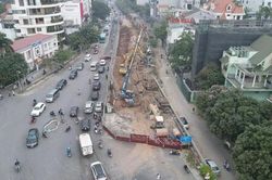 Dừng thi công dự án mở rộng đường đê Âu Cơ - Nghi Tàm trong 4 tháng
