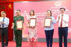 24 tác phẩm đạt giải Cuộc thi chính luận bảo vệ nền tảng tư tưởng của Đảng ngành Công Thương