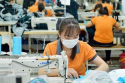 Chuyển hướng thị trường cho đồ gỗ, dệt may và da giày