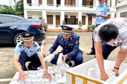 Đắk Lắk: Phát hiện xe tải vận chuyển 700 bao thuốc lá nghi nhập lậu